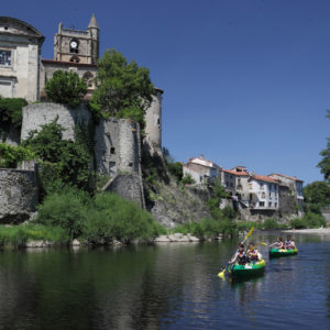 Beaux villages en Auvergne visibles en canoe-kayak depuis l'Allier