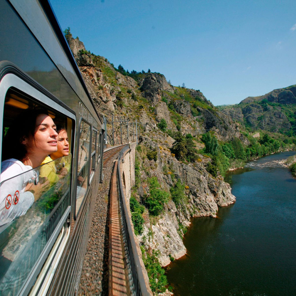 Train touristique sur l'Allier
